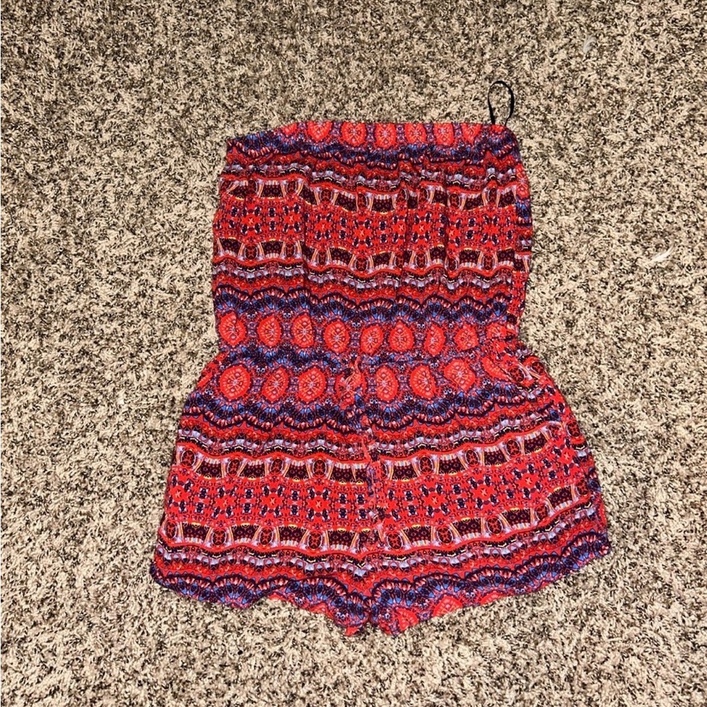 ⚡️Forever 21 Red and Blue Patterned strapless Romper with Pockets!!!